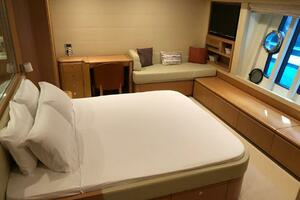 2008 Ferretti Yachts 830 thumbnail 9