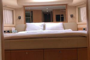 2008 Ferretti Yachts 830 thumbnail 11