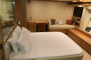 2008 Ferretti Yachts 830 thumbnail 12