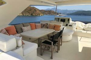 2008 Ferretti Yachts 830 thumbnail 5
