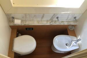 2008 Ferretti Yachts 830 thumbnail 18