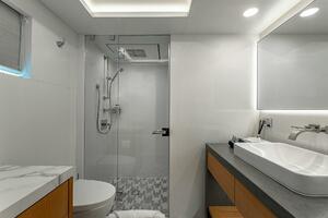 165' Feadship 2000 (REVERIE) Guest Ensuite