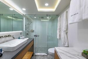 165' Feadship 2000 (REVERIE) Guest Ensuite
