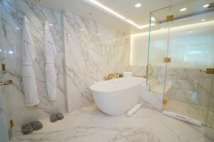 165' Feadship 2000 (REVERIE) Owner's Ensuite