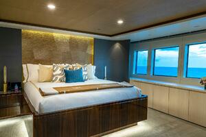 165' Feadship 2000 (REVERIE) Owner's Suite