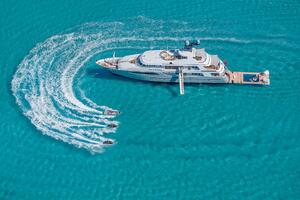 165' Feadship 2000 