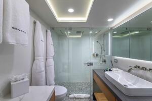 165' Feadship 2000 (REVERIE) Guest Ensuite