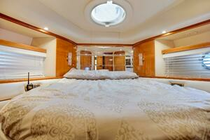 2004 Azimut 62 thumbnail 18