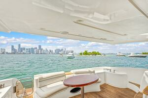 2004 Azimut 62 thumbnail 23