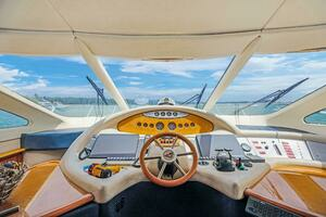 2004 Azimut 62 thumbnail 13
