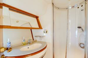 2004 Azimut 62 thumbnail 20