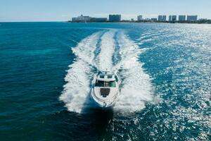 T 2013 Sea Ray Sundancer Yacht For Sale in Cancun 