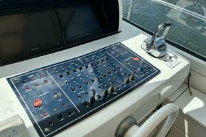 1999 Pershing 54 thumbnail 6