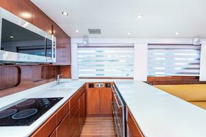 1992 Hatteras 50 Convertible thumbnail 23