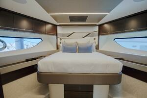 2023 Sunseeker Sport Yacht thumbnail 30