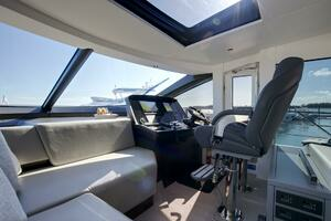 2023 Sunseeker Sport Yacht thumbnail 23