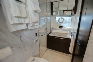 2023 Sunseeker Sport Yacht thumbnail 32