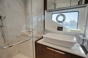 2023 Sunseeker Sport Yacht thumbnail 33