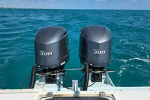 2012 Contender Custom 33 Center Console thumbnail 27