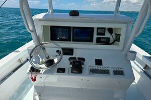 2012 Contender Custom 33 Center Console thumbnail 12