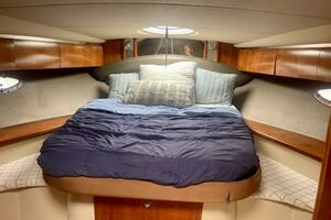 2006 Cruisers Yachts 420 Express thumbnail 25