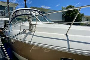 2006 Cruisers Yachts 420 Express thumbnail 3