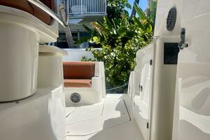2006 Cruisers Yachts 420 Express thumbnail 14