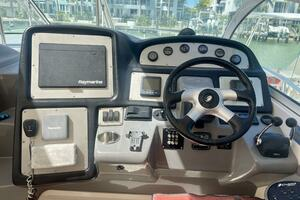 2006 Cruisers Yachts 420 Express thumbnail 13