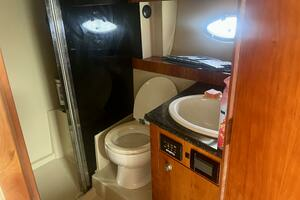 2006 Cruisers Yachts 420 Express thumbnail 26