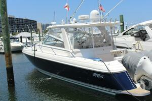  2014 Intrepid 430 Sport Yacht Yacht For Sale in North Palm Beach FL
