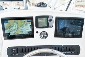 30ft Boston Whaler Yacht For Sale