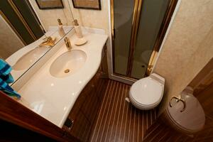 2006 Viking 45 Convertible thumbnail 15