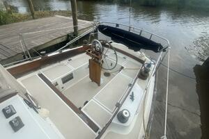 1981 Cape Dory thumbnail 12
