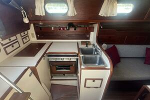 1981 Cape Dory thumbnail 18