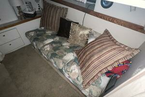 1997 Cruisers Yachts 3575 thumbnail 26