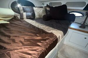 1997 Cruisers Yachts 3575 thumbnail 21