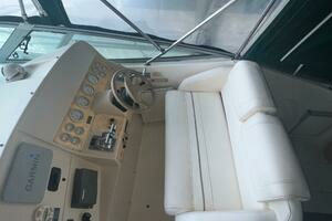 1997 Cruisers Yachts 3575 thumbnail 9