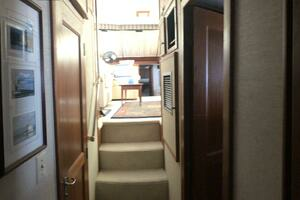 1981 Hatteras Motor Yacht thumbnail 8