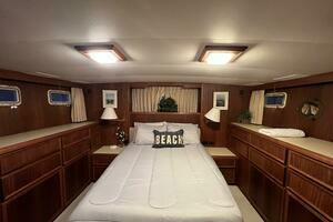 1981 Hatteras Motor Yacht thumbnail 12