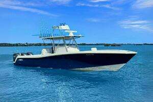  2015 Invincible 39 Center Console Yacht For Sale in Sebastian FL