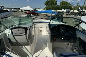 2014 Chaparral 246 SSI thumbnail 11