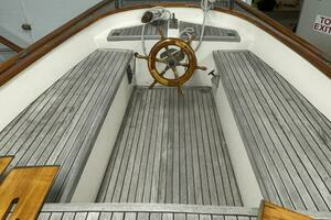 Baby Blue 25ft Jarvis Newman Yacht For Sale
