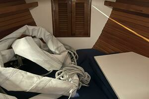 Baby Blue 25ft Jarvis Newman Yacht For Sale