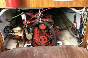 Baby Blue 25ft Jarvis Newman Yacht For Sale