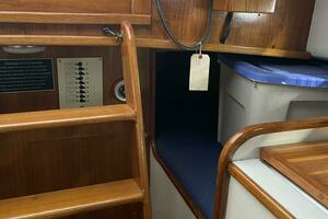Baby Blue 25ft Jarvis Newman Yacht For Sale
