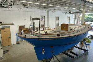Baby Blue 25ft Jarvis Newman Yacht For Sale