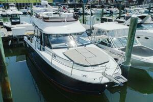  2021 Jeanneau NC 1095 Fly Yacht For Sale in Norwalk CT