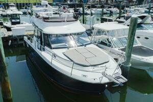  2021 Jeanneau NC 1095 Fly Yacht For Sale in Norwalk CT