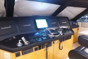 2006 Hatteras 68 Convertible thumbnail 20