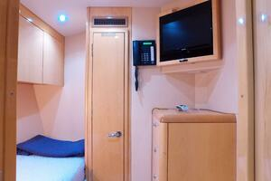 2006 Hatteras 68 Convertible thumbnail 16